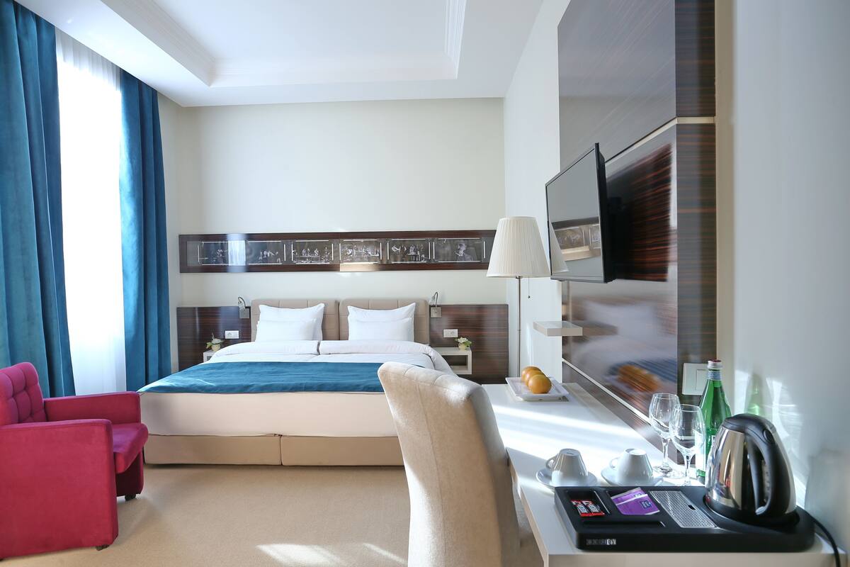 Minibar, két bảo mật tại phòng, bàn, màn/rèm cản sáng 