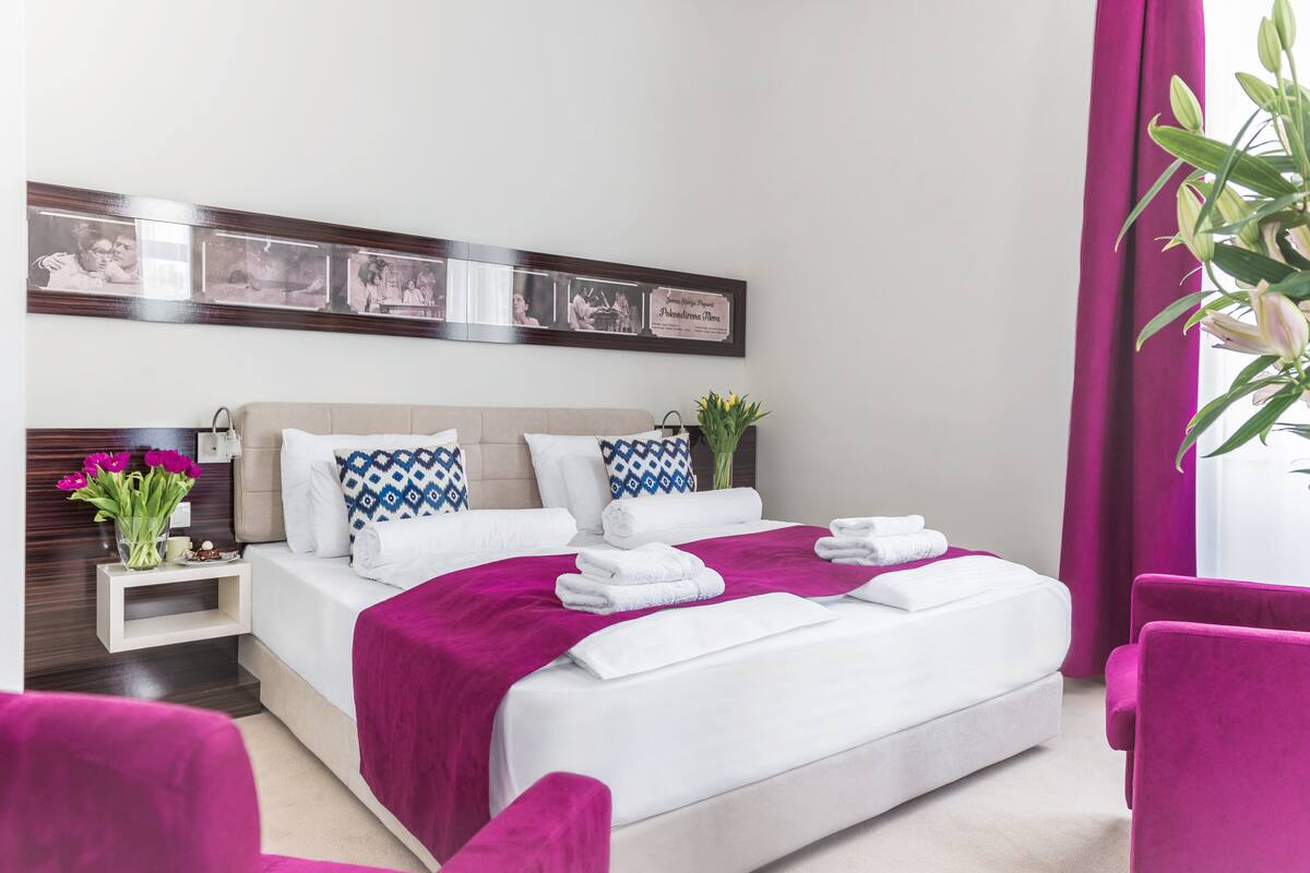 Phòng Deluxe | Minibar, két bảo mật tại phòng, bàn, màn/rèm cản sáng 
