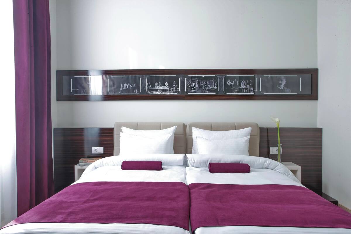 Minibar, két bảo mật tại phòng, bàn, màn/rèm cản sáng 