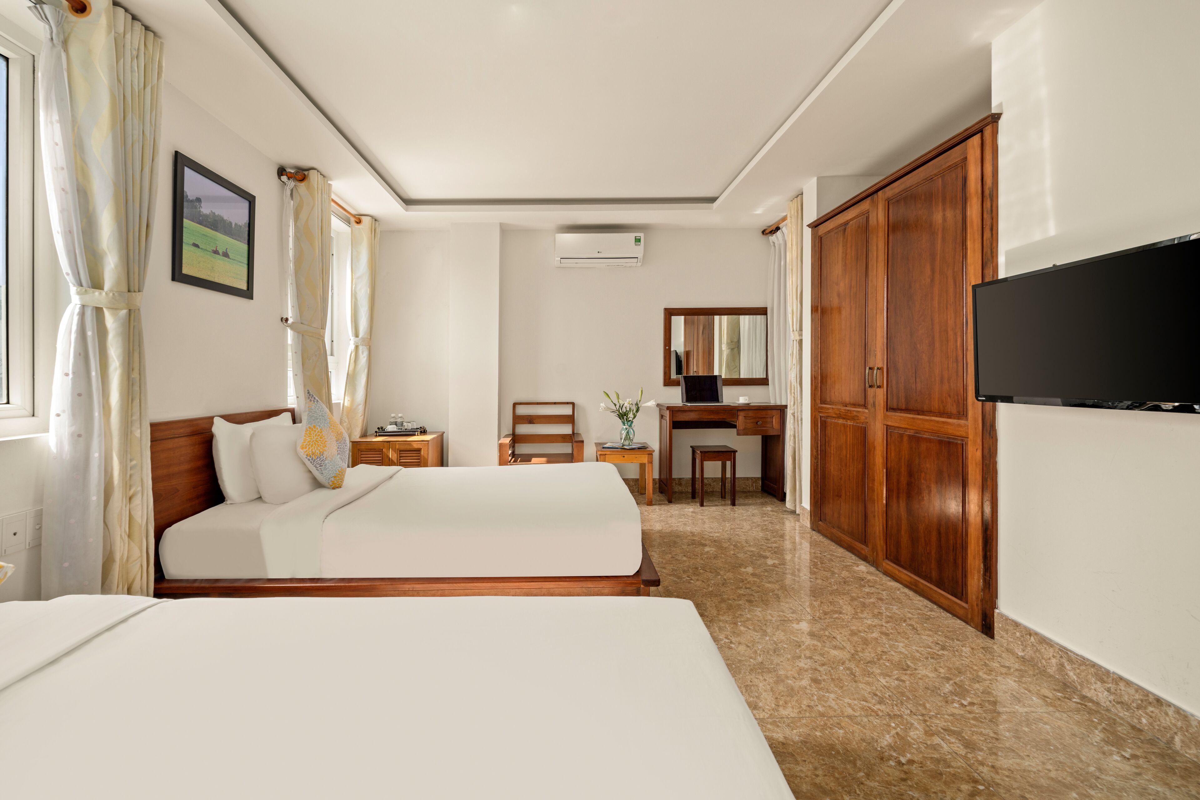 standard twin room | 1 bedroom, minibar, in-room safe, individually decorated