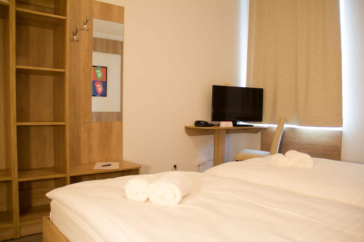 Standard Double Room | In-room safe, desk, WiFi (free), bed sheets