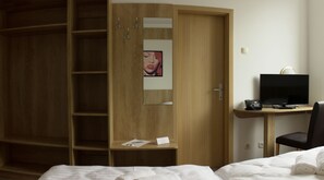 In-room safe, desk, free WiFi, bed sheets - Hotel Celeia (Celje)