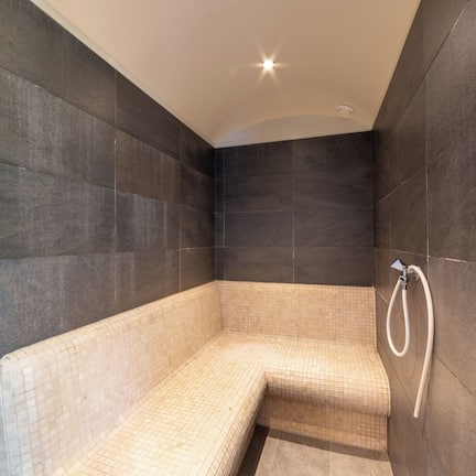 Tratamientos corporales y masajes con piedras calientes