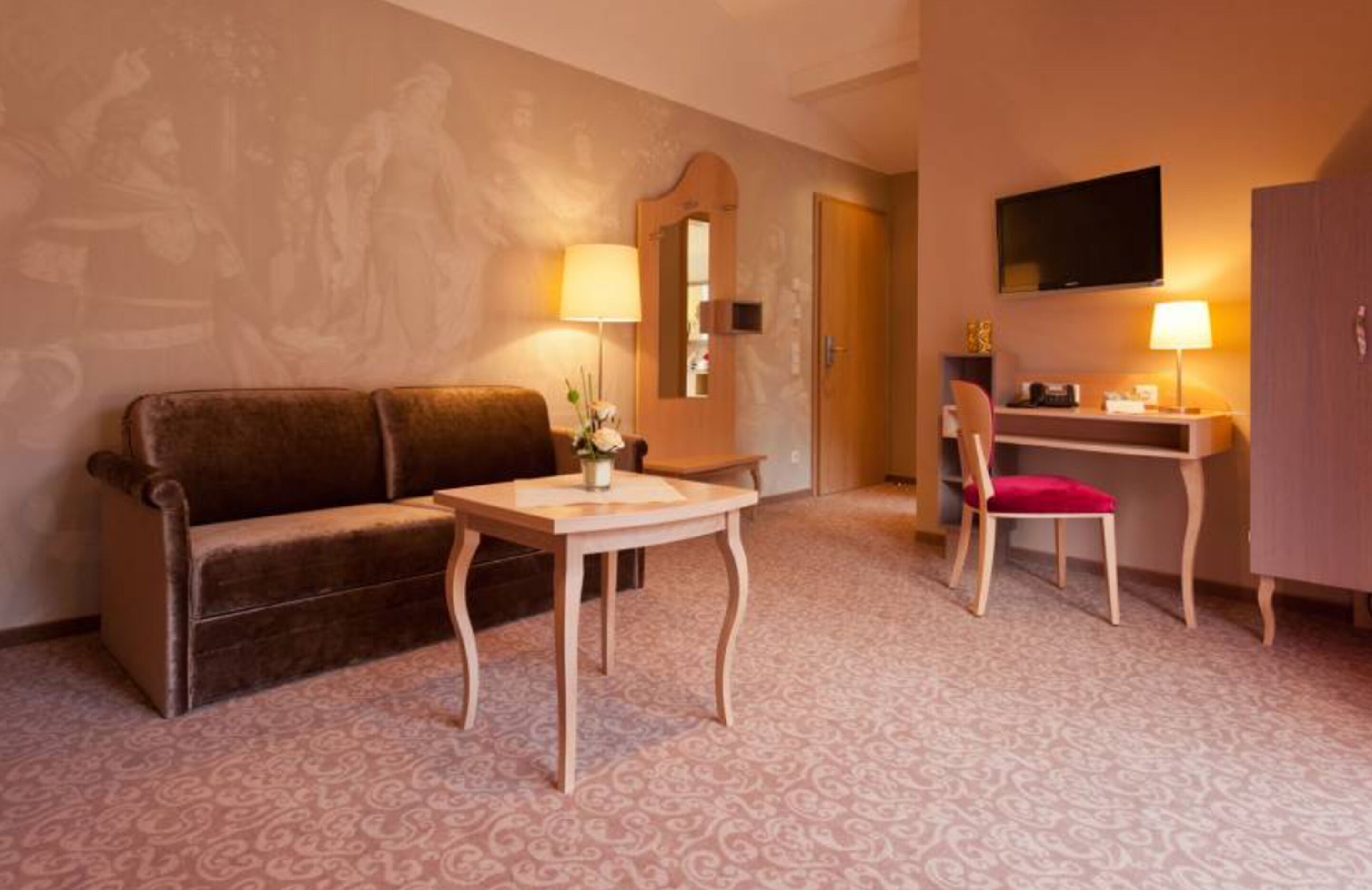 comfort suite, 1 bedroom | living area | flat-screen tv