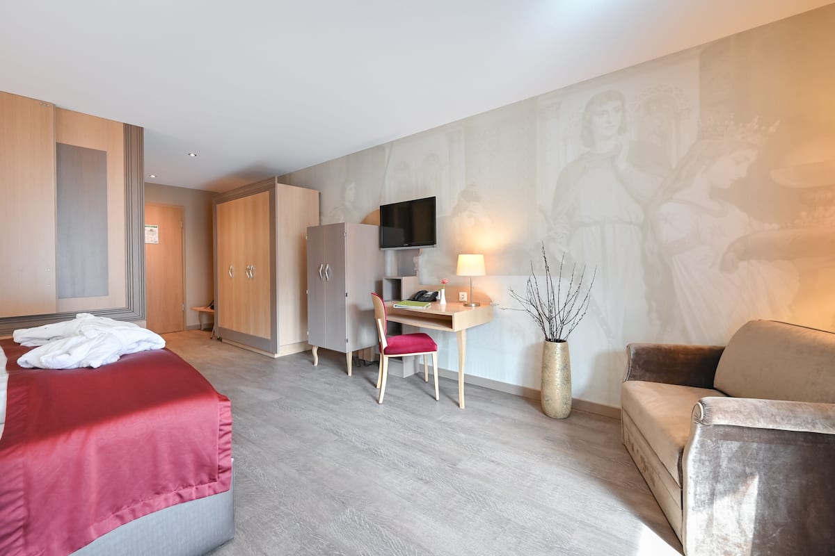 Junior Suite | Allergikerbettwaren, Betten mit Memory-Foam-Matratzen, Minibar