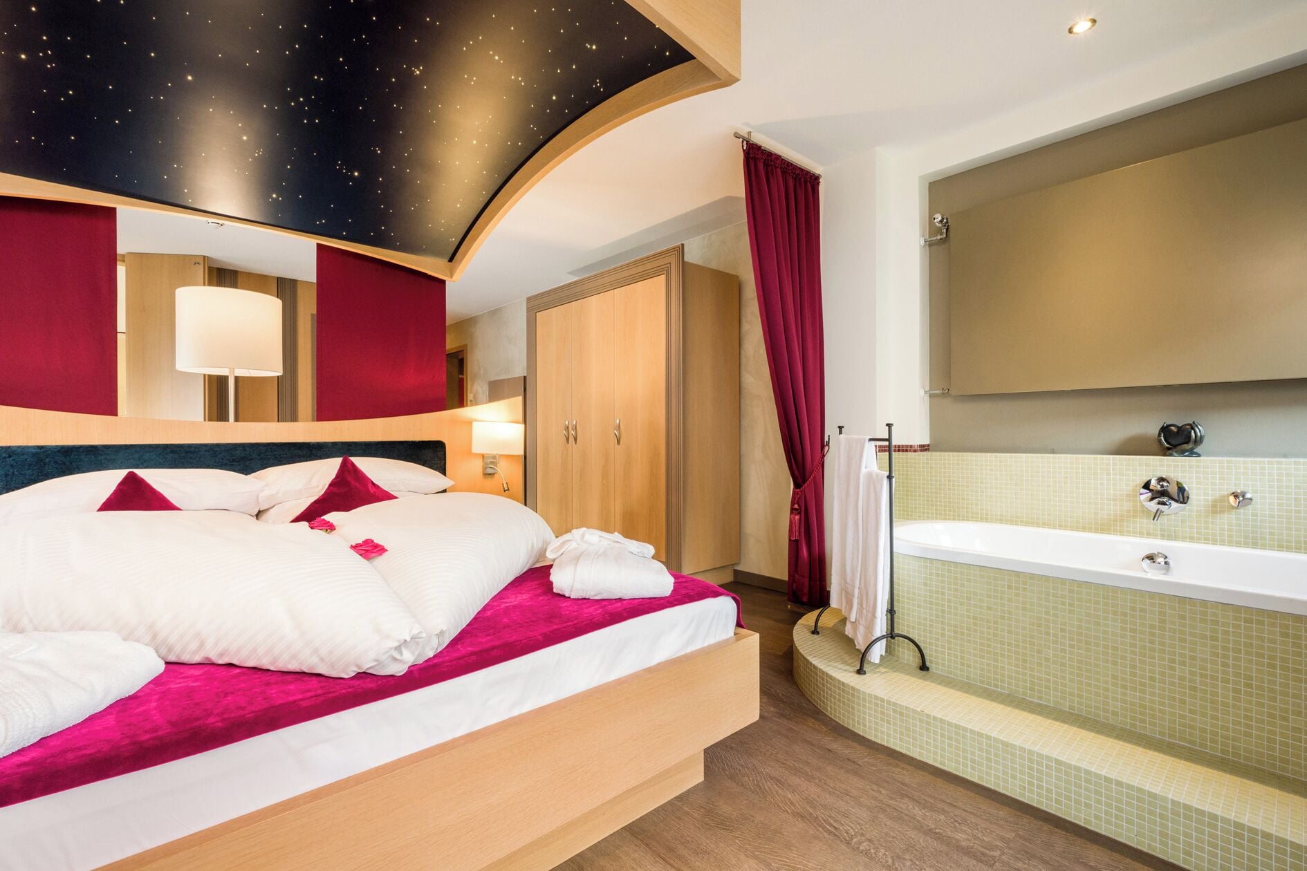 Literie hypoallergénique, matelas mémoire de forme, minibar