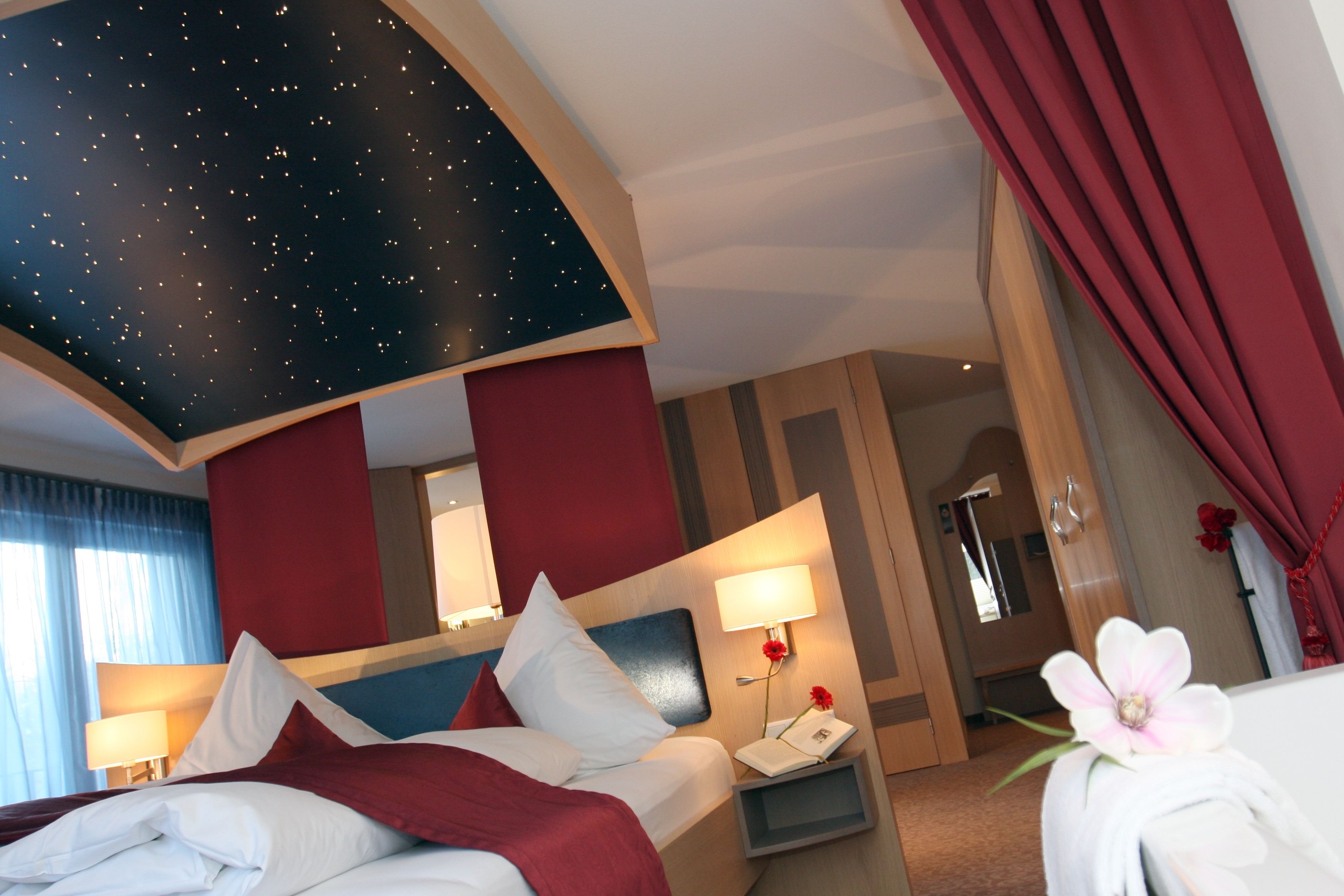 romantic suite | hypo-allergenic bedding, memory-foam beds, minibar, in-room safe
