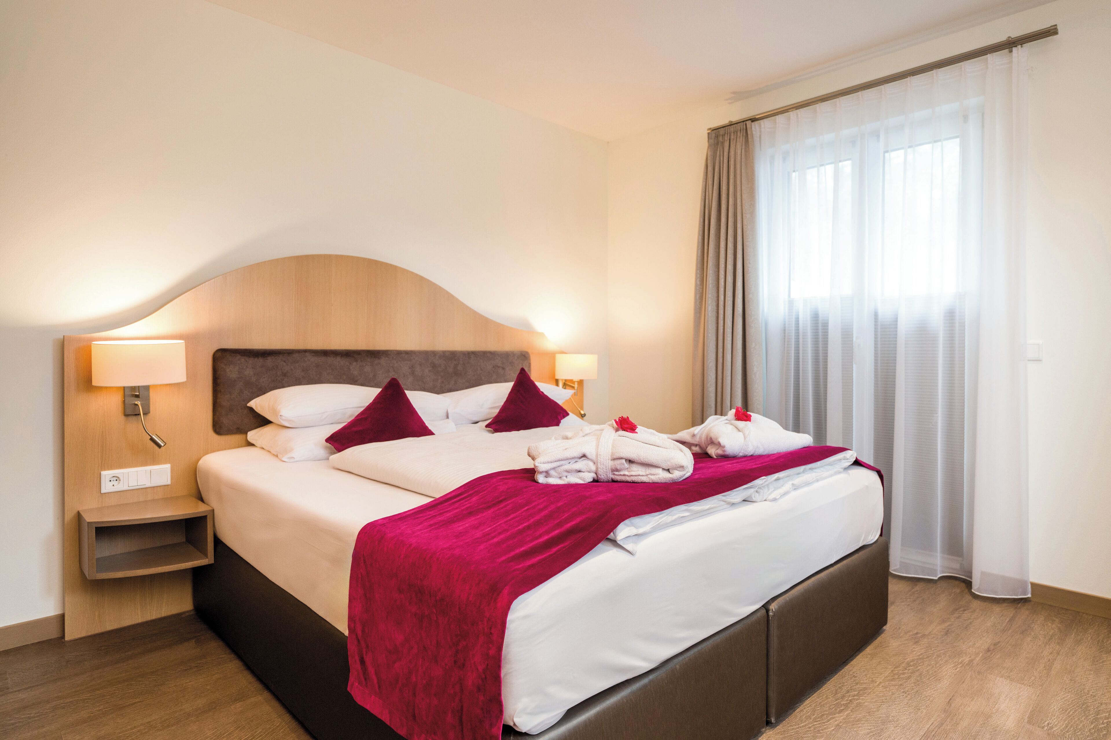 Comfort Suite, 1 Bedroom | Hypo-allergenic bedding, memory-foam beds, minibar, in-room safe
