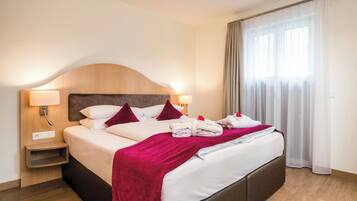 Comfort Suite, 1 Bedroom | Hypo-allergenic bedding, memory foam beds, minibar, in-room safe