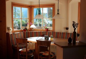 S'hi serveixen dinars, sopars i plats de cuina regional