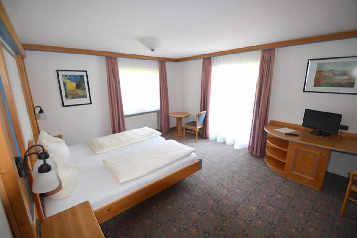 desk, free cots/infant beds