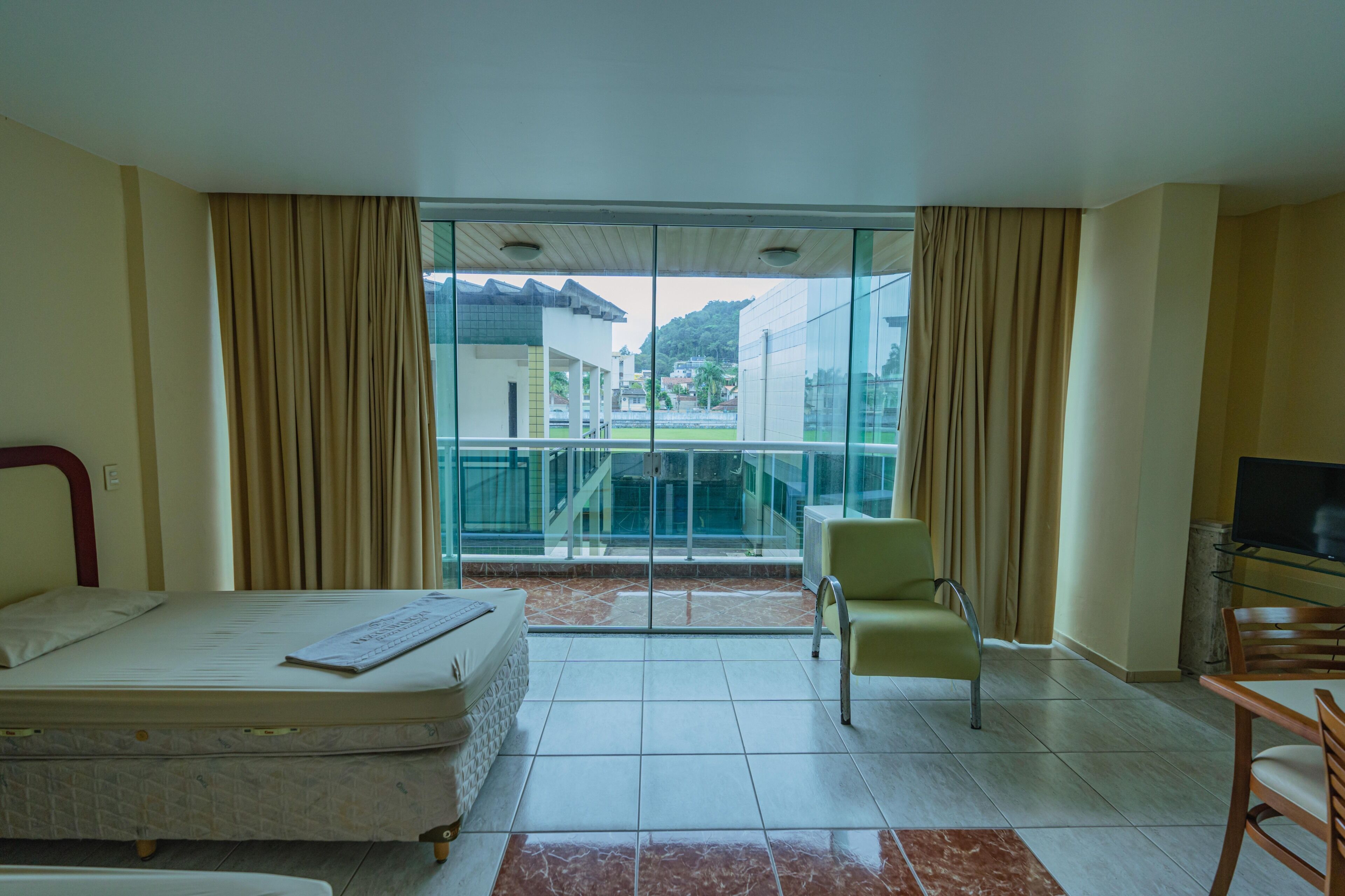 minibar, free wifi, bed sheets