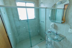 Appartamento Superior | Bagno | Asciugamani, sapone, carta igienica