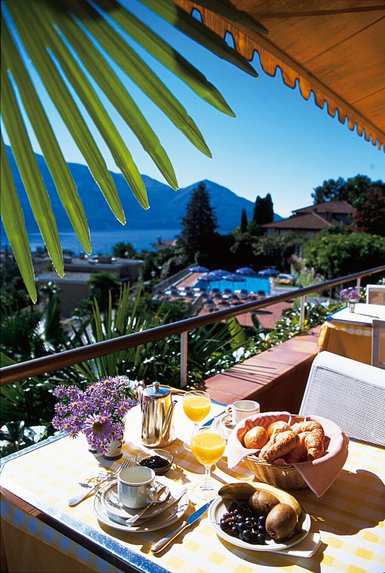 朝食 (ビュッフェ)、毎日提供 (無料)