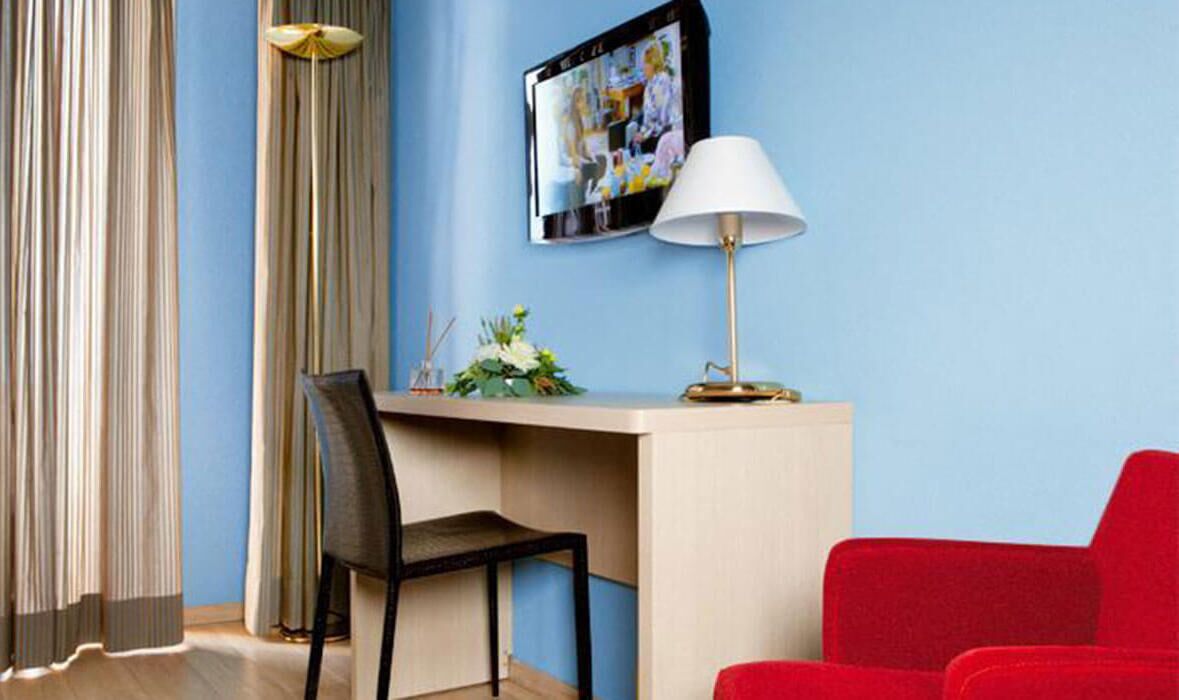 single room, balcony, lake view | hypo-allergenic bedding, minibar, in-room safe, desk