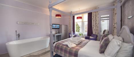 Deluxe tweepersoonskamer (Four Poster, Room 1) | Geluiddichte muren, een strijkplank/strijkijzer, gratis wifi, beddengoed