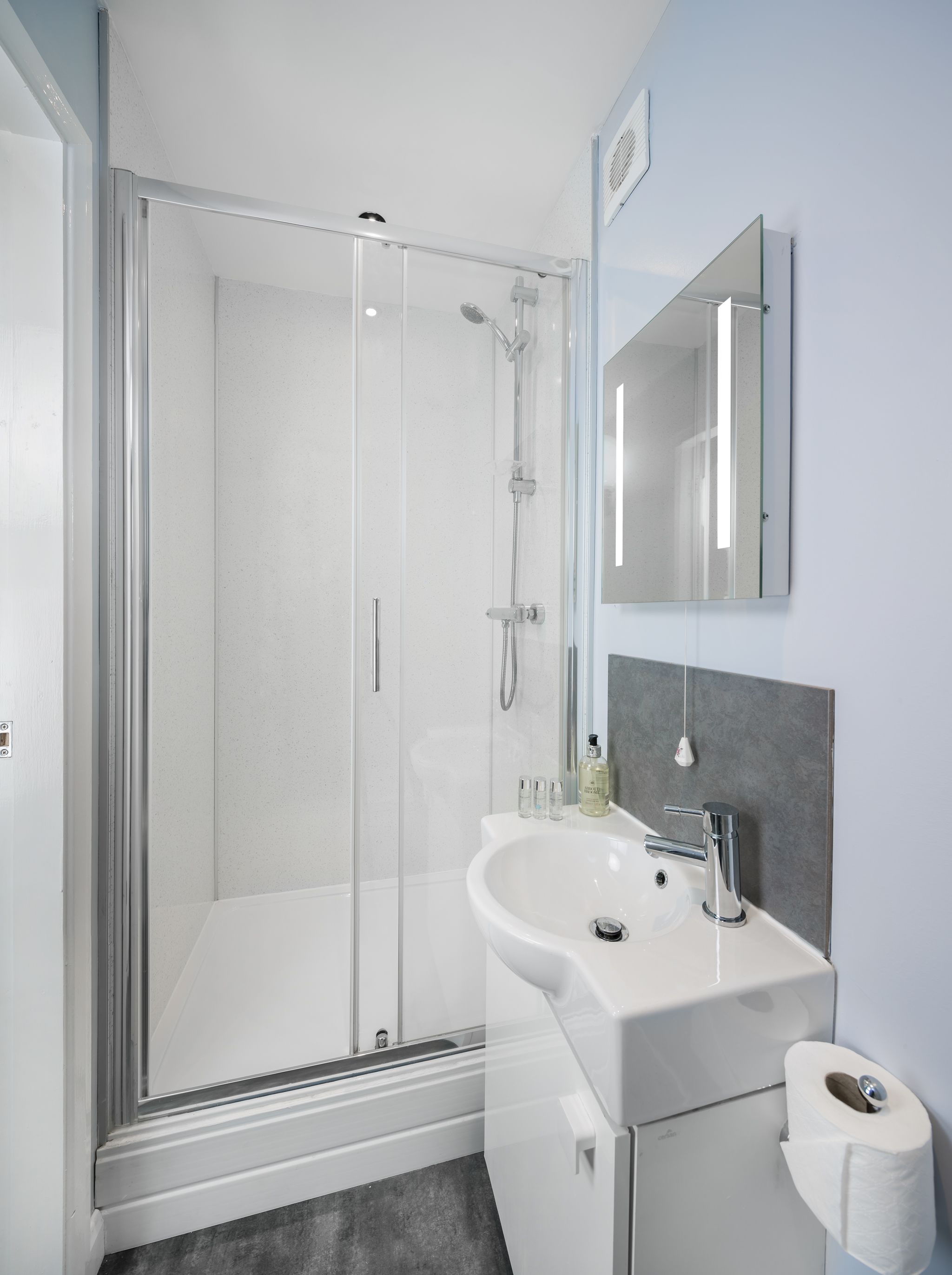 Luxury Double Room, Garden View | Bathroom | Shower, free toiletries, towels