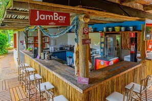 Poolside bar - Pousada Jamboo (Ubatuba)