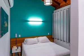 Minibar, in-room safe, blackout curtains, soundproofing - Pousada Jamboo (Ubatuba)