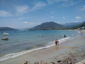 Beach nearby - Aquarius Chalés (Ubatuba)