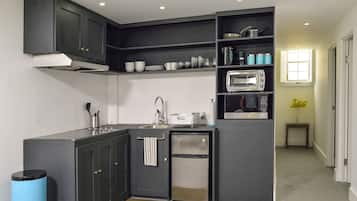 Two bedroom apartment #5 | Cozinha privada | Geladeira grande, micro-ondas, cooktop, cafeteira/chaleira