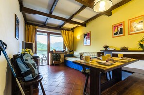 Leilighet – standard | Oppholdsområde | Flatskjerm-TV