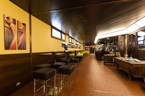 Lobby lounge