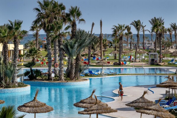 حمام سباحة
