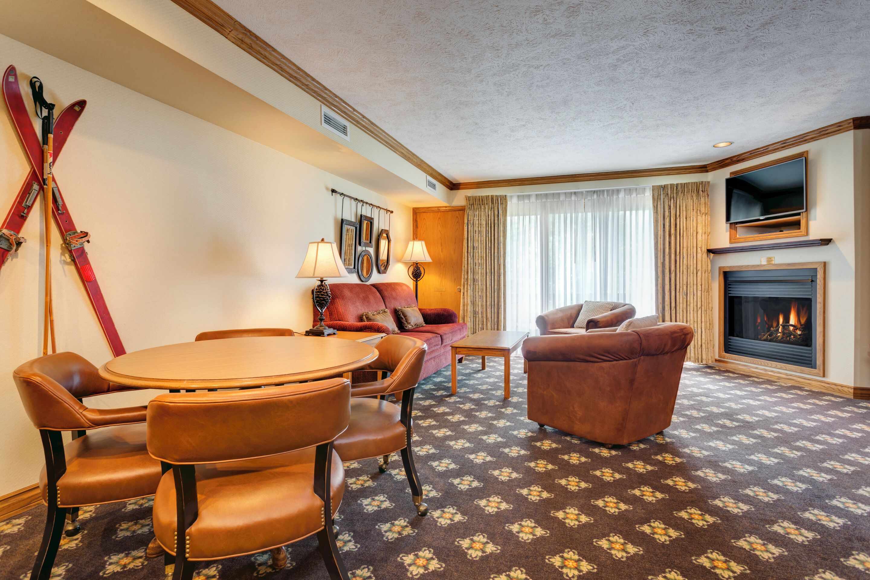 Deluxe Room (Heather Highlands Inn Inverness) | Living area