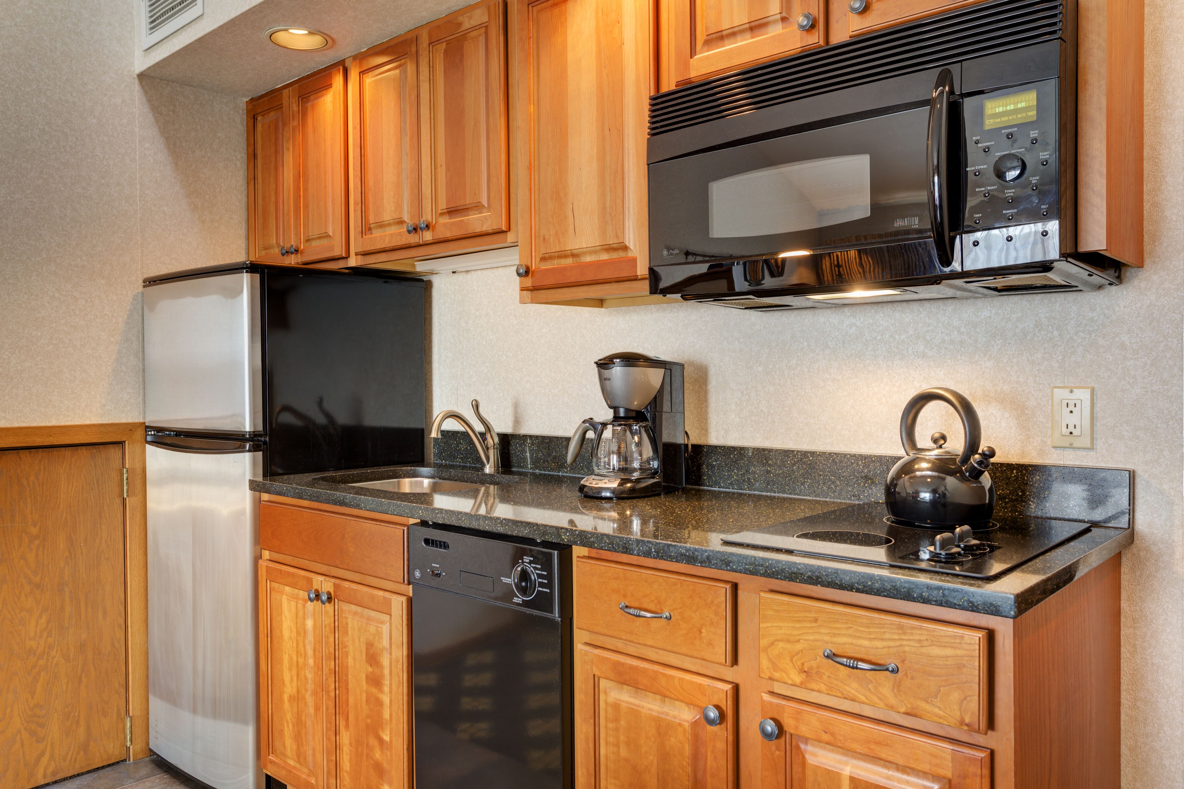 deluxe loft (heather highlands inn pleasantview) | private kitchenette | coffee/tea maker