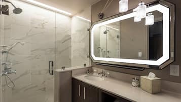 Deluxe Room, 2 Queen Beds (Main Lodge The Hazel) | Bathroom | Combined shower/tub, free toiletries, towels