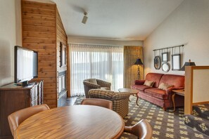 Deluxe Loft (Heather Highlands Inn Pleasantview) | Living area