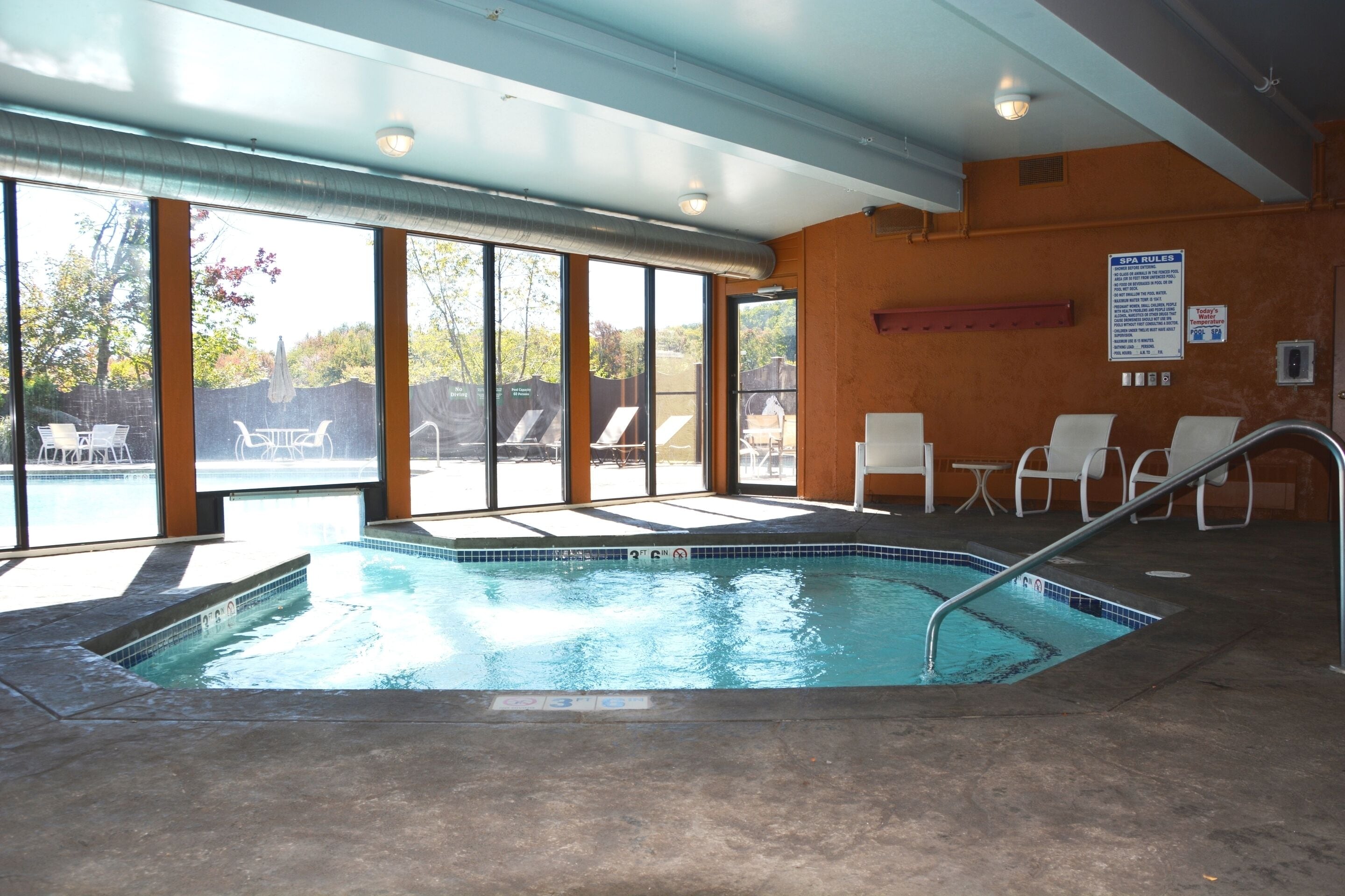 2 outdoor pools