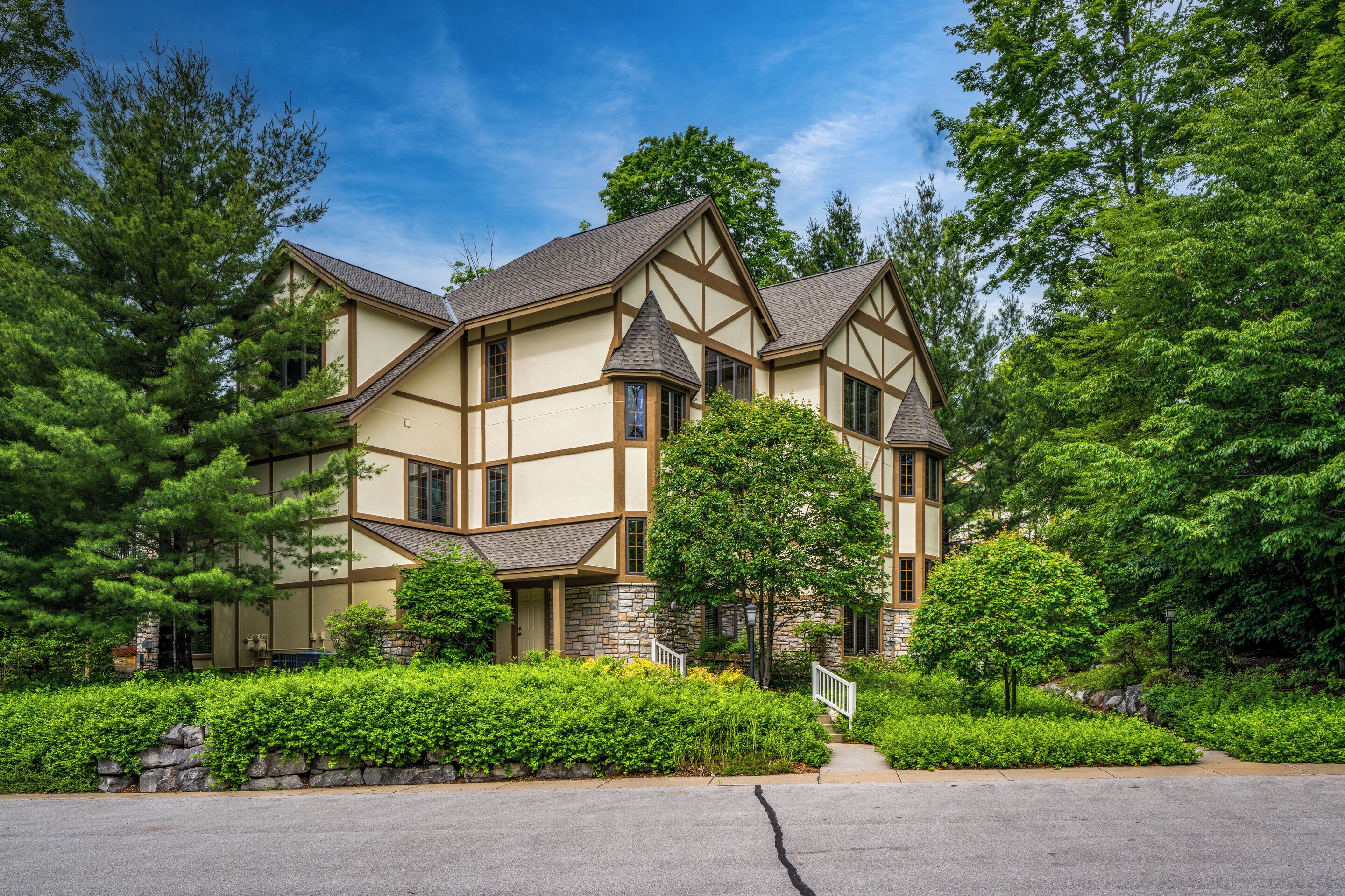 Condo, 2 Bedrooms (Alpine Village) | Free WiFi, bed sheets