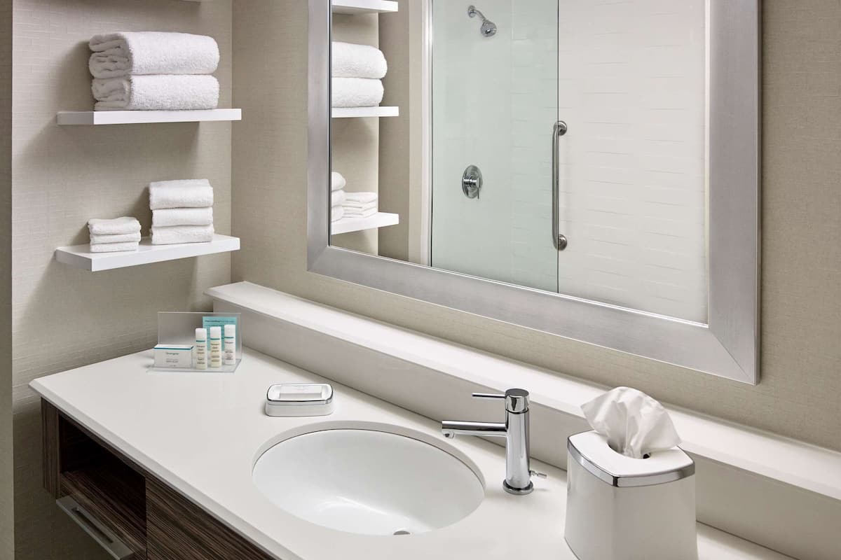 free toiletries, towels