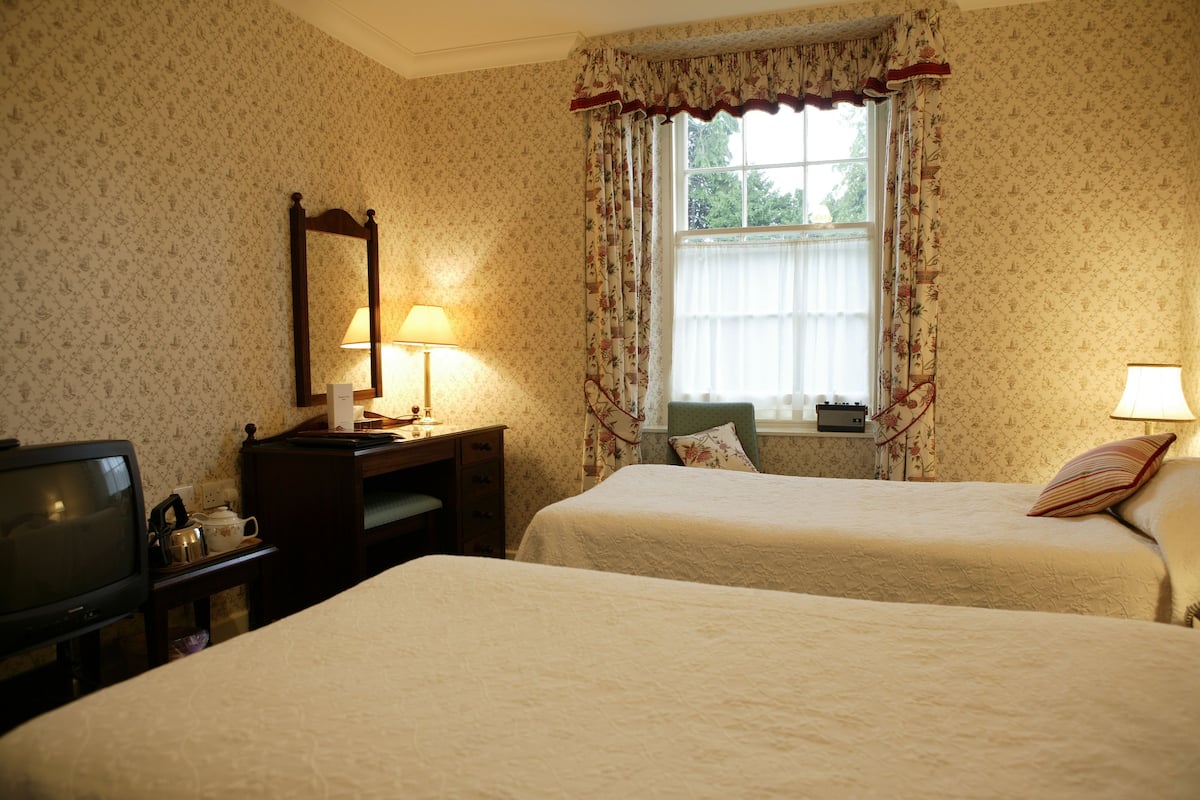 standard twin room, 2 single beds | free wifi, bed sheets