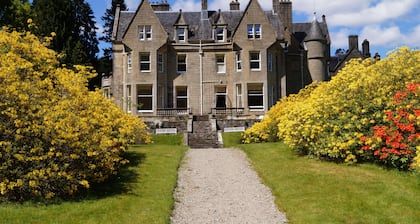 Glengarry Castle Hotel