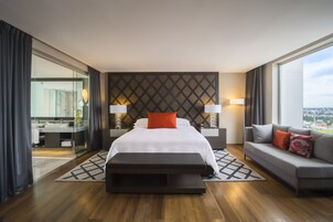 高档床上用品、羽绒被、加厚床垫、迷你吧