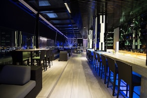 2 Bars/Lounges, Bar auf der Dachterrasse
