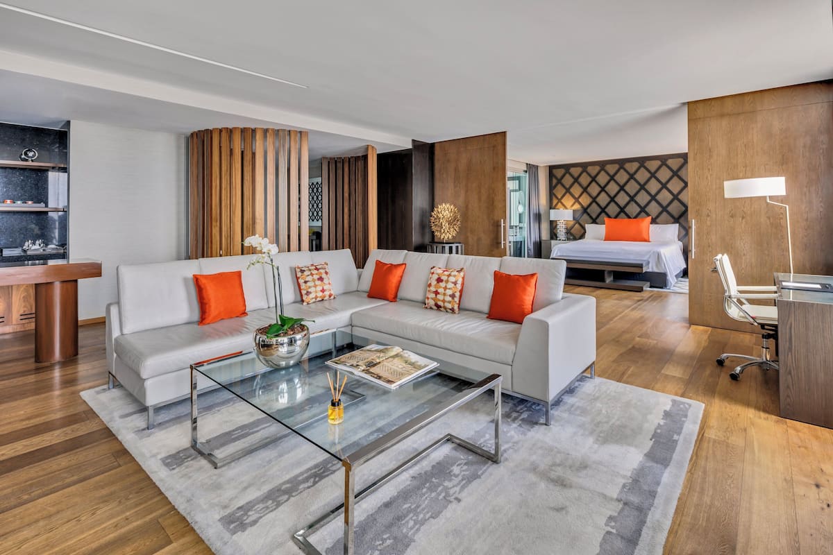 Suite, 1 King Bed (Master) | Premium bedding, down comforters, pillowtop beds, minibar