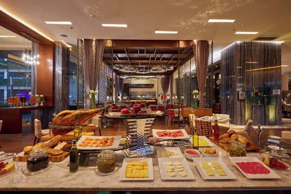 Daily buffet breakfast for a fee