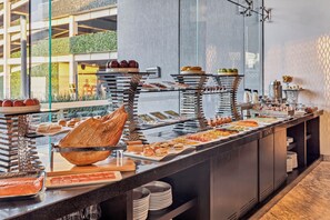 Breakfast, lunch, dinner and brunch served - Grand Fiesta Americana Puebla Angelópolis (Puebla)