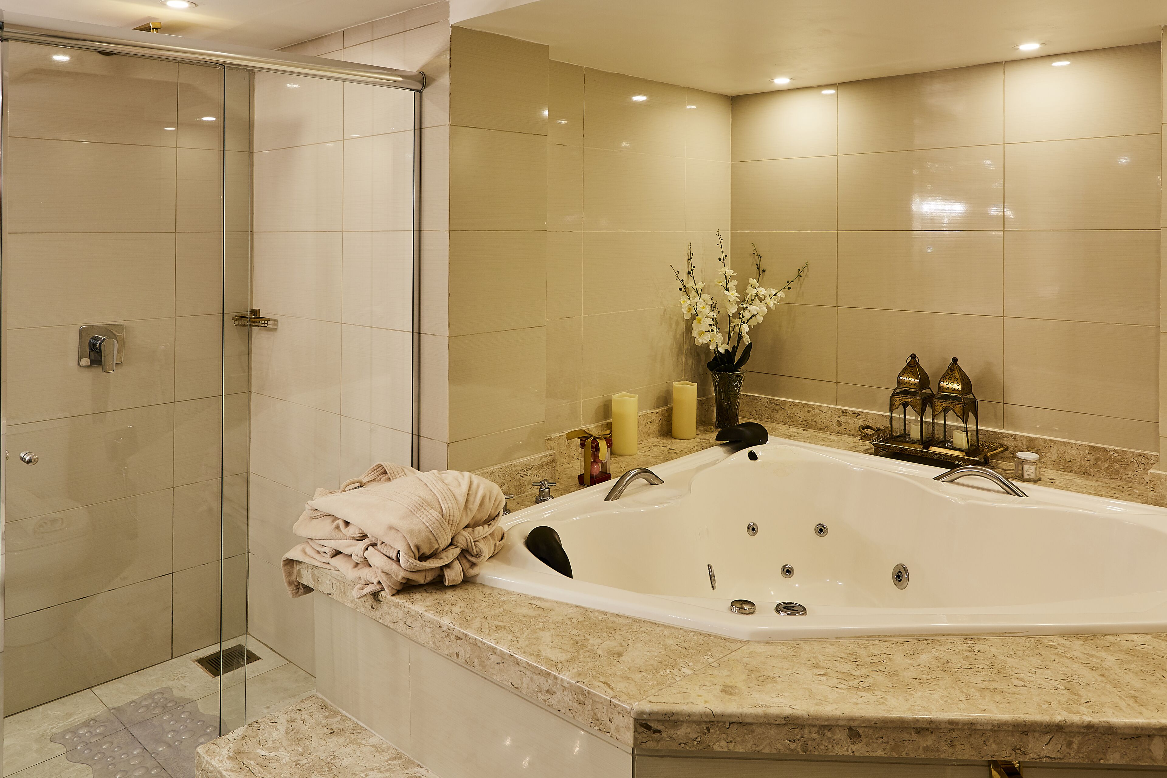 Honeymoon Suite, Hot Tub | Jetted bathtub