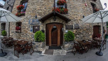 S'hi serveixen esmorzars i sopars