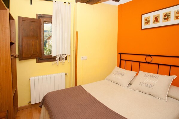 Free cribs/infant beds, free WiFi, bed sheets