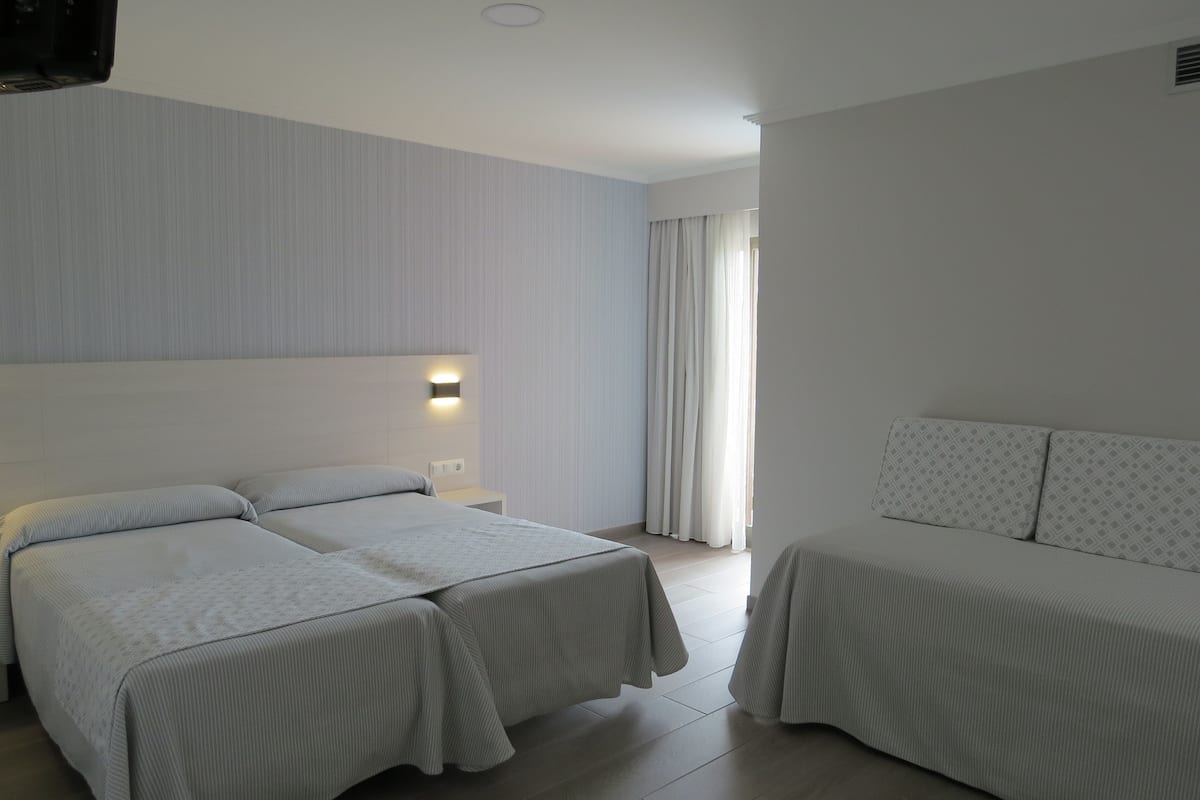 Desk, blackout drapes, free WiFi, bed sheets