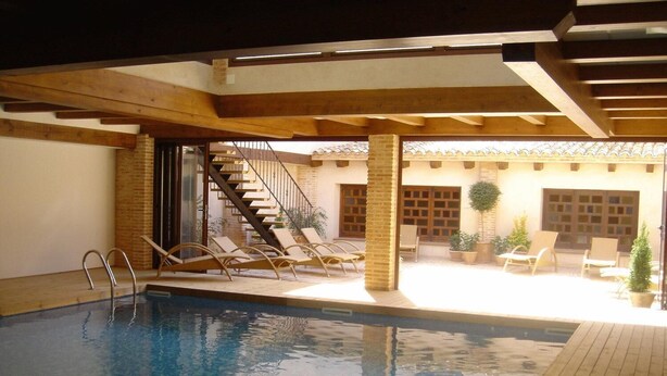 Indoor pool - Hotel Meson Don Quijote (Mota del Cuervo)