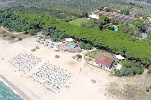 Private beach nearby, sun-loungers, beach umbrellas