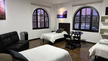 Verdunkelungsvorhänge, kostenloses WLAN, Bettwäsche