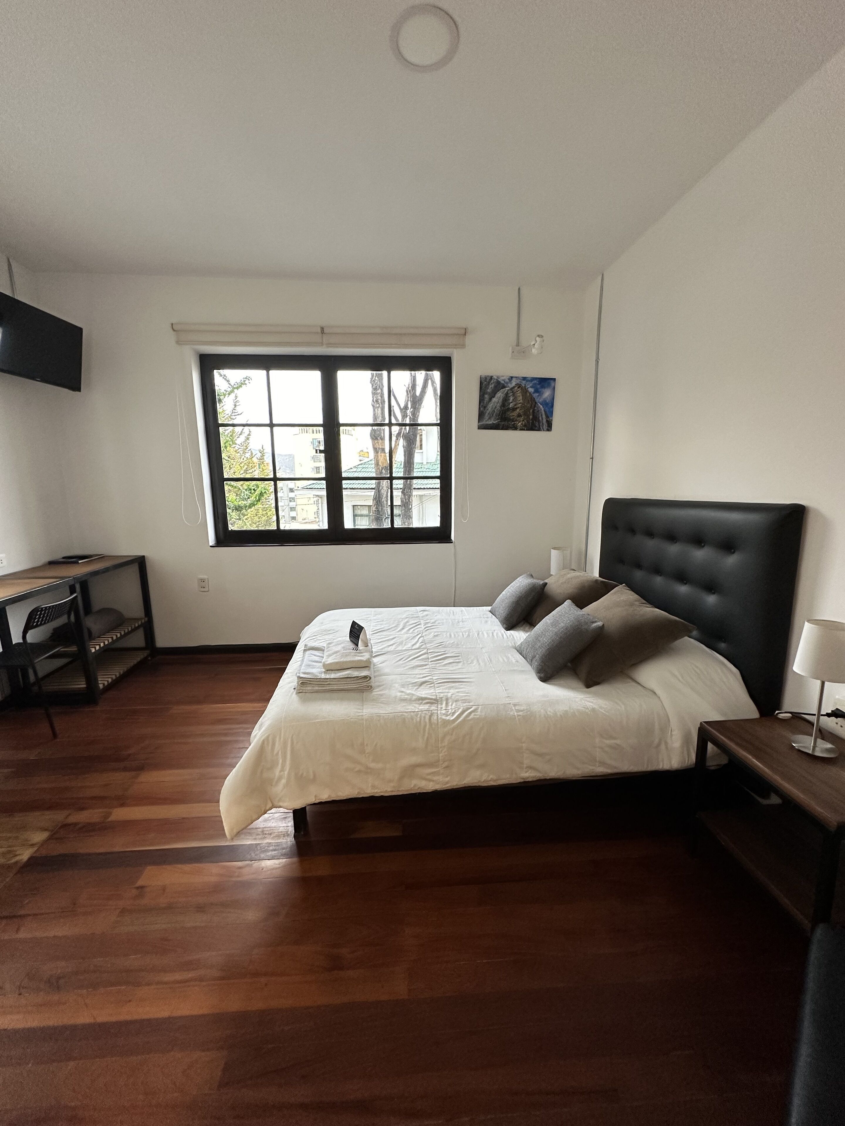 Verduisterende gordijnen, gratis wifi, beddengoed